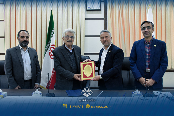 امضاء تفاهم‌نامه همکاری پژوهشی و تحقیقاتی دانشگاه میبد با بنیاد میبدی